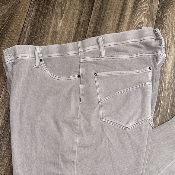 Grey Ankle Jeans - Picture 3 of 4